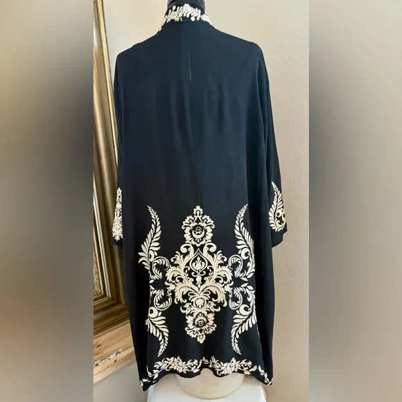 andree by unit Women’s Black embroidered cardigan size large - Picture 2 of 6